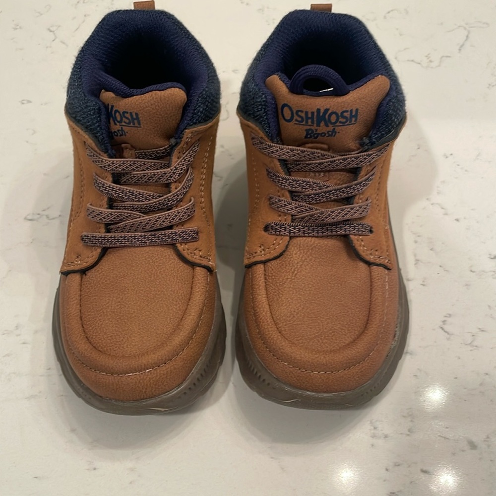 NWOT Oshkosh b’gosh toddler Doom boots 10M